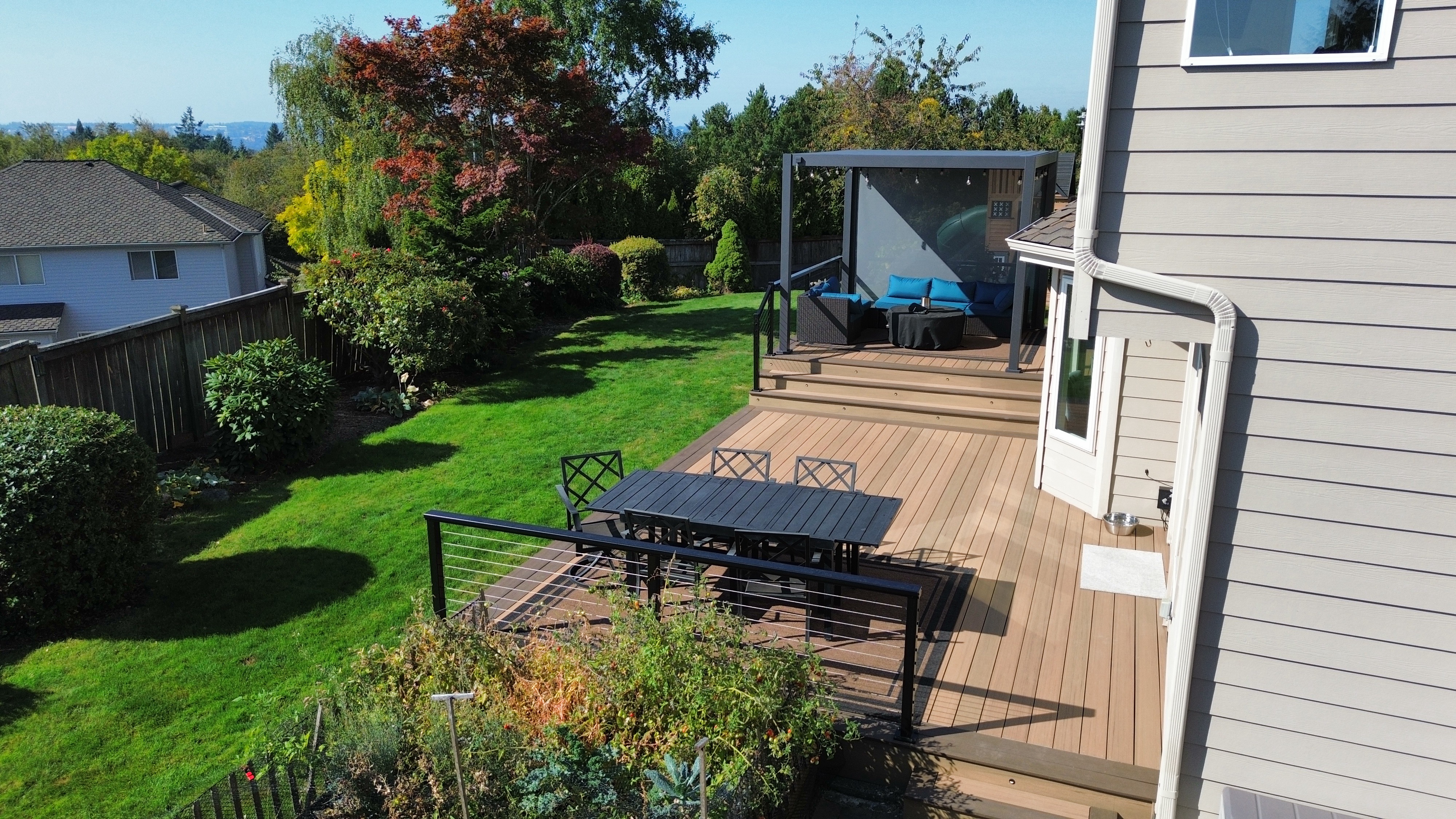 Close-up of TimberTech Dark Cocoa and Coconut Husk decking with cable railing